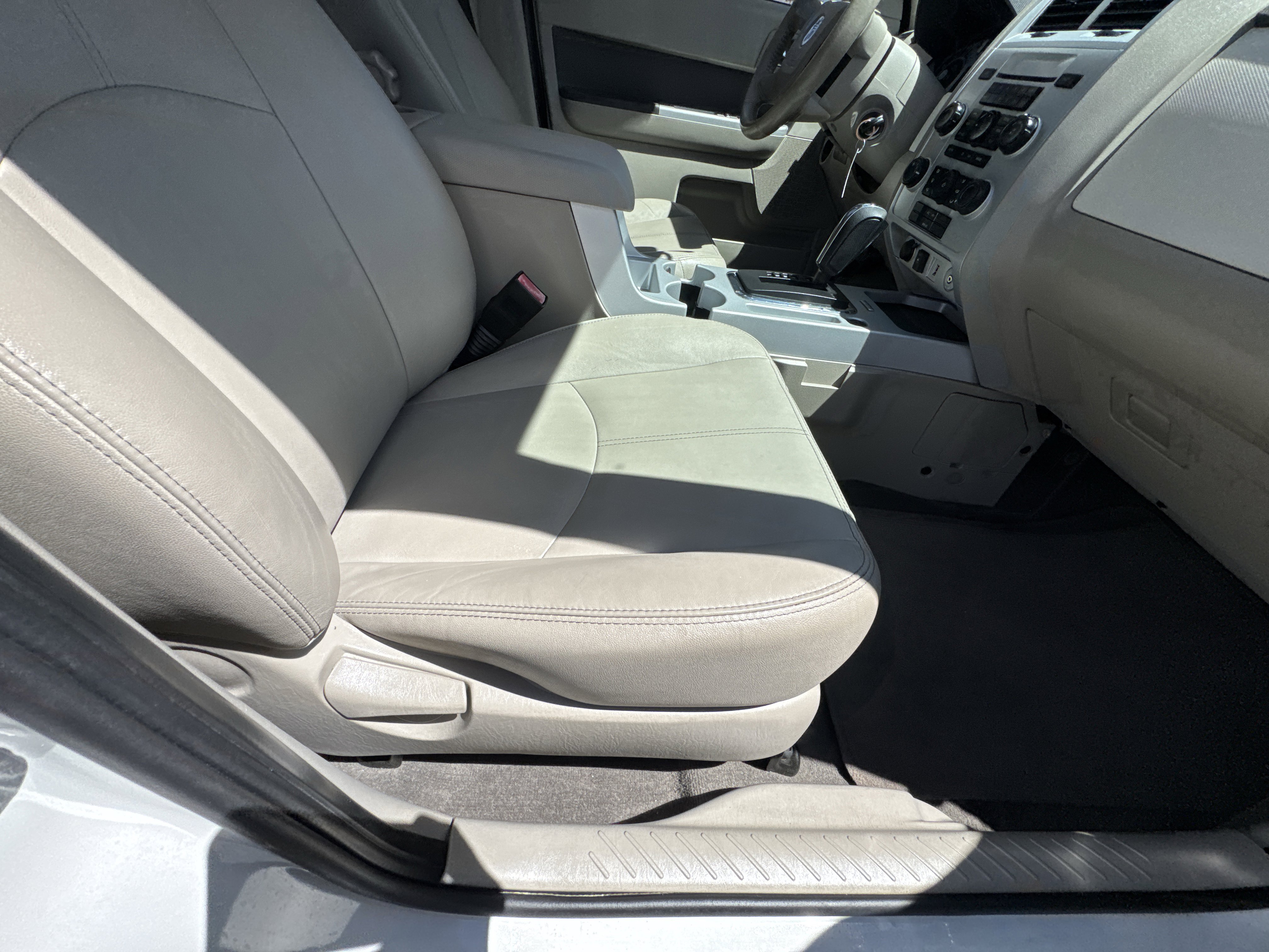 Used 2009 Mercury Mariner Premier image 26