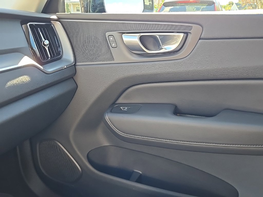 Certified 2024 Volvo XC60 B5 Core w/ Climate Package AWD/4WD image 24