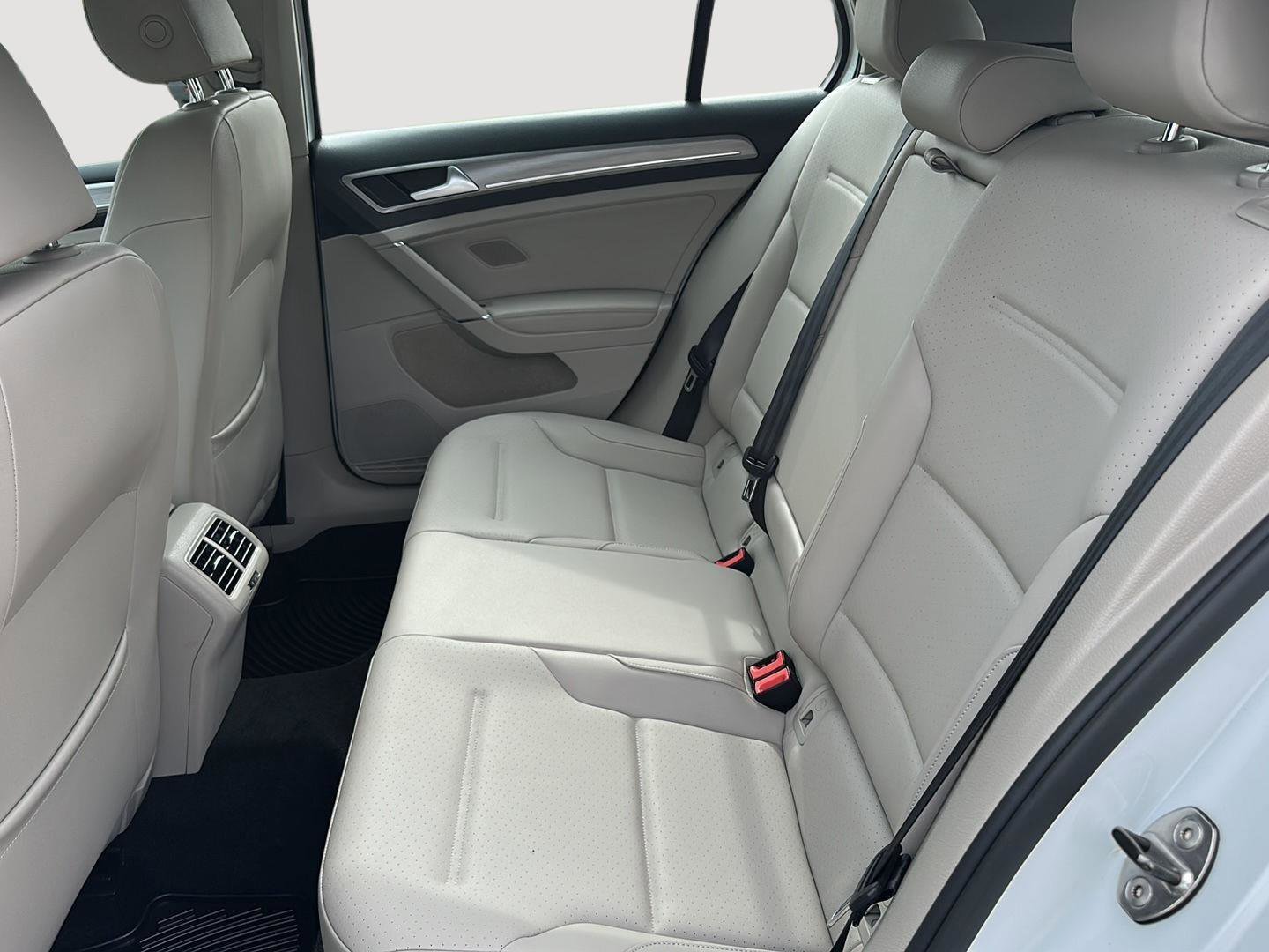 Used 2015 Volkswagen Golf SE FWD image 14