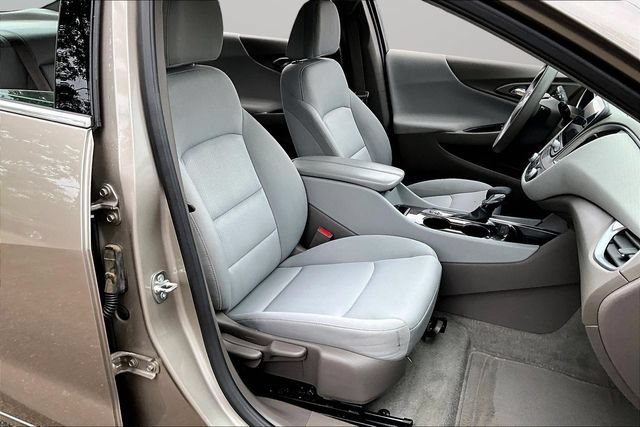 Used 2025 Chevrolet Malibu LT FWD image 7