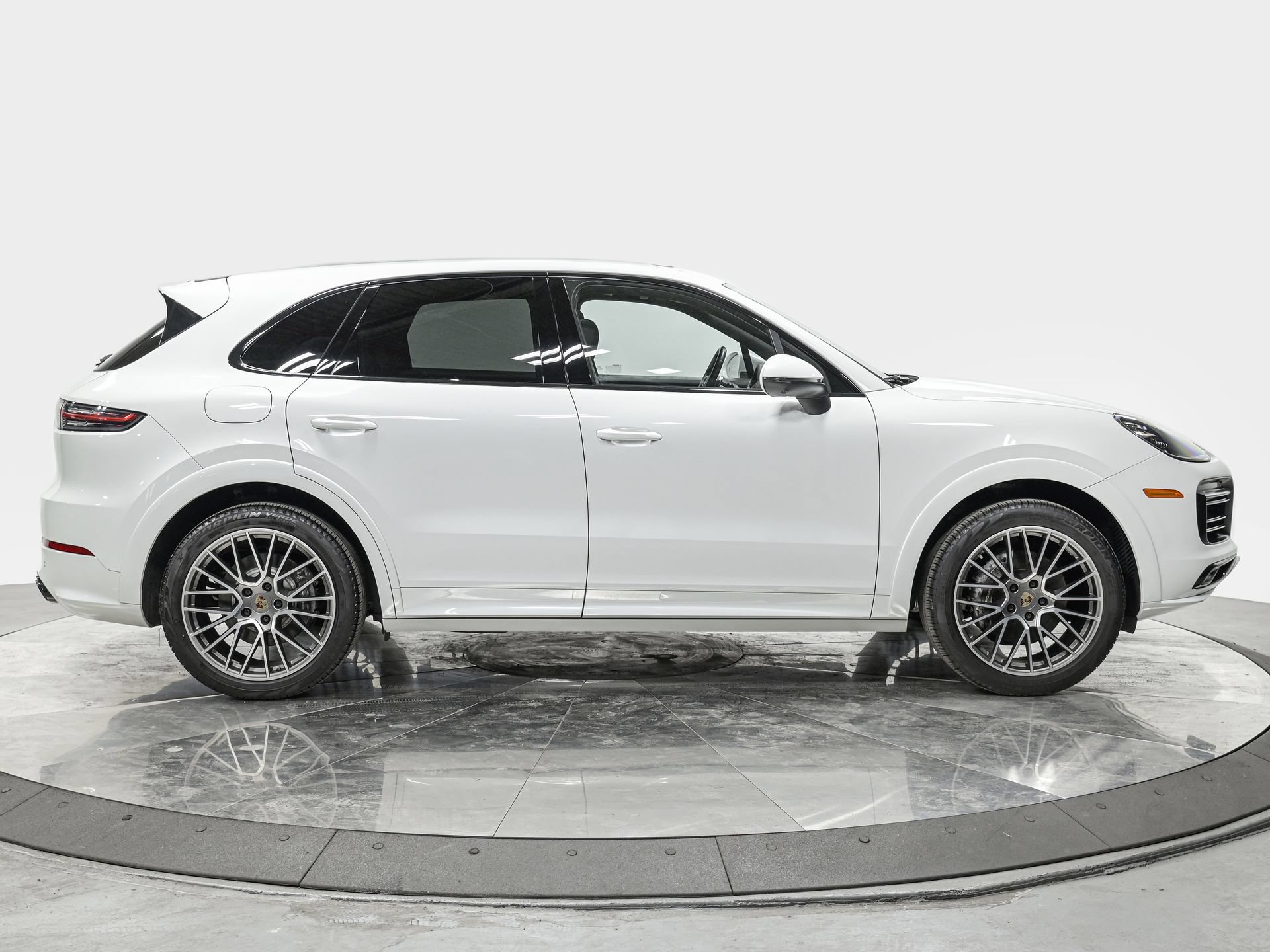 Used 2022 Porsche Cayenne Platinum Edition AWD/4WD image 8