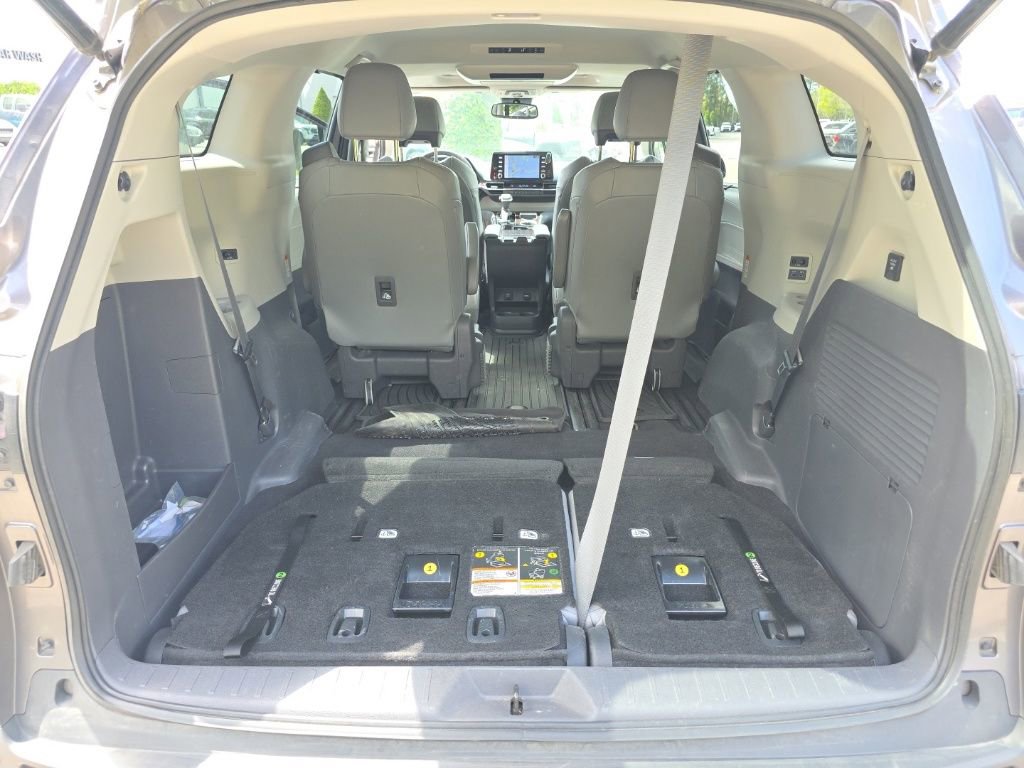 Used 2021 Toyota Sienna XLE w/ XLE Plus Package image 39