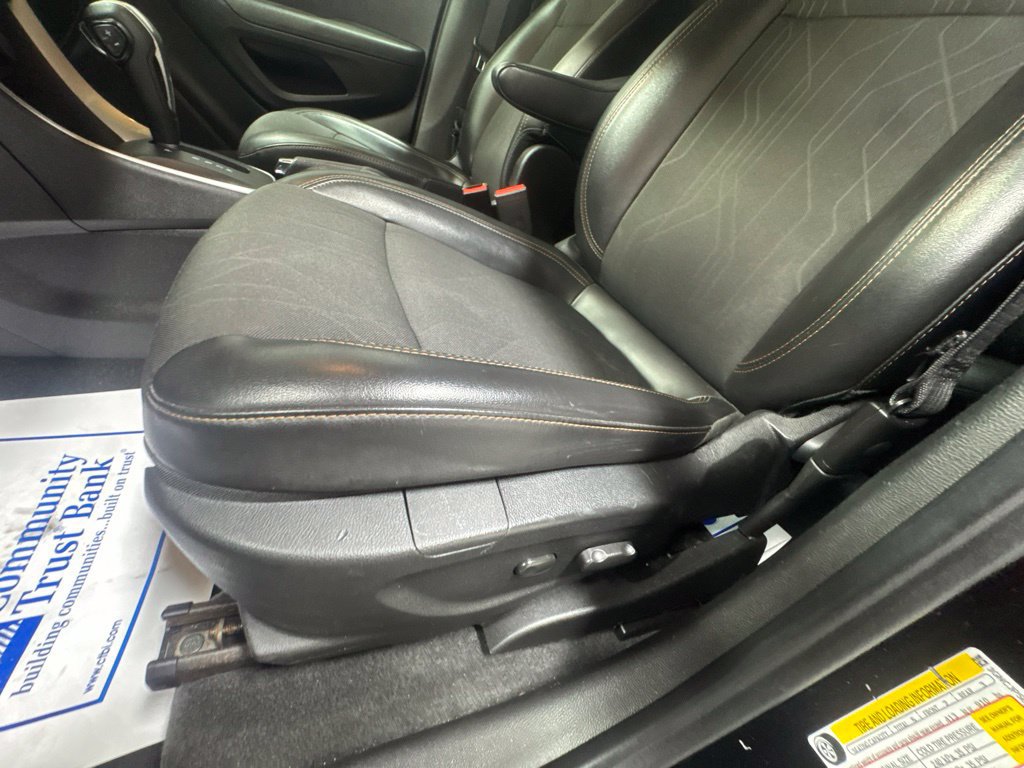 Used 2019 Chevrolet Trax LT w/ LT Convenience Package AWD/4WD image 17