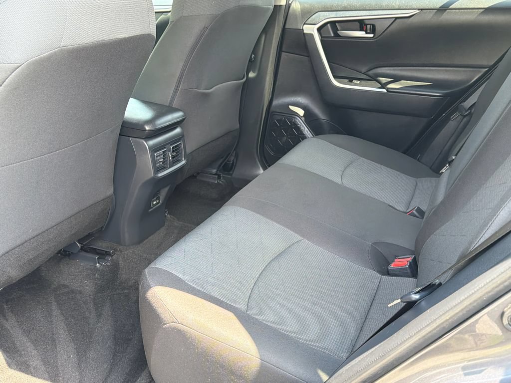 Used 2025 Toyota RAV4 XLE AWD/4WD image 19