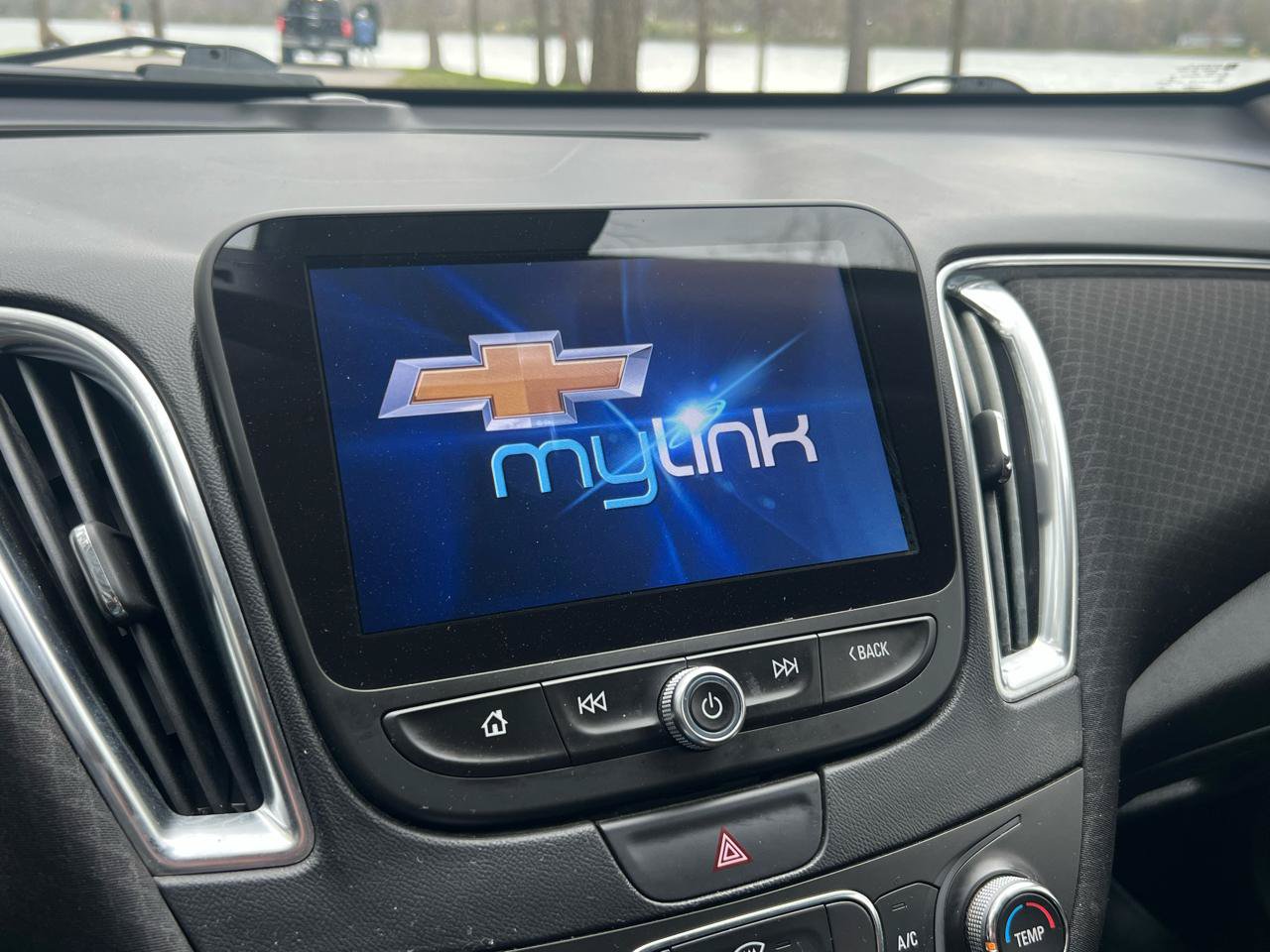 Used 2016 Chevrolet Malibu LT FWD image 19
