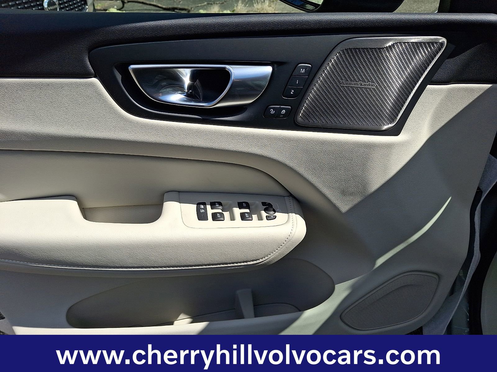 New 2026 Volvo XC60 T8 Ultra w/ Protection Package Premier image 9