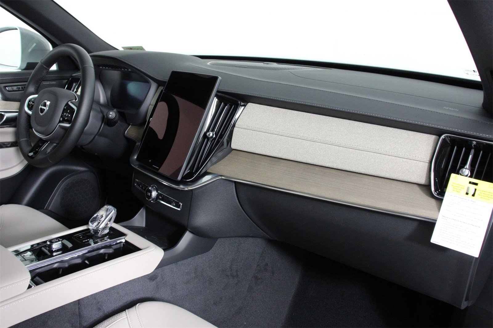 New 2026 Volvo XC90 B5 Plus image 9