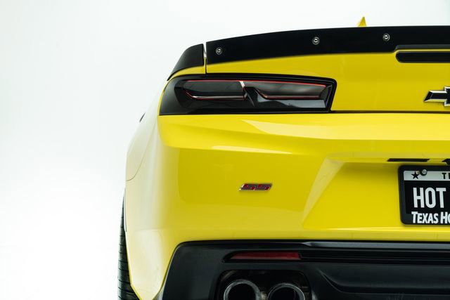 Used 2018 Chevrolet Camaro SS RWD image 17