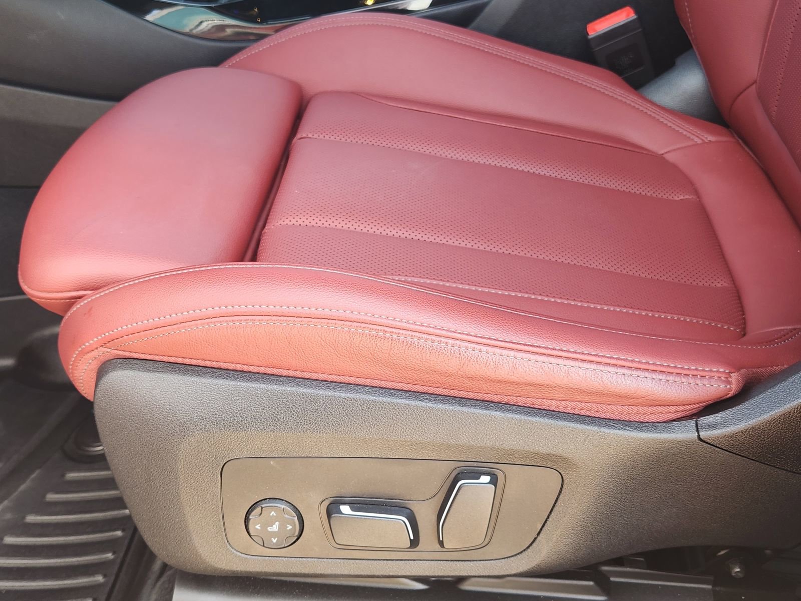 Used 2024 BMW X3 sDrive30i w/ Premium Package RWD image 29