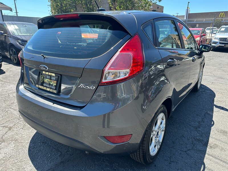 Used 2016 Ford Fiesta SE FWD image 4