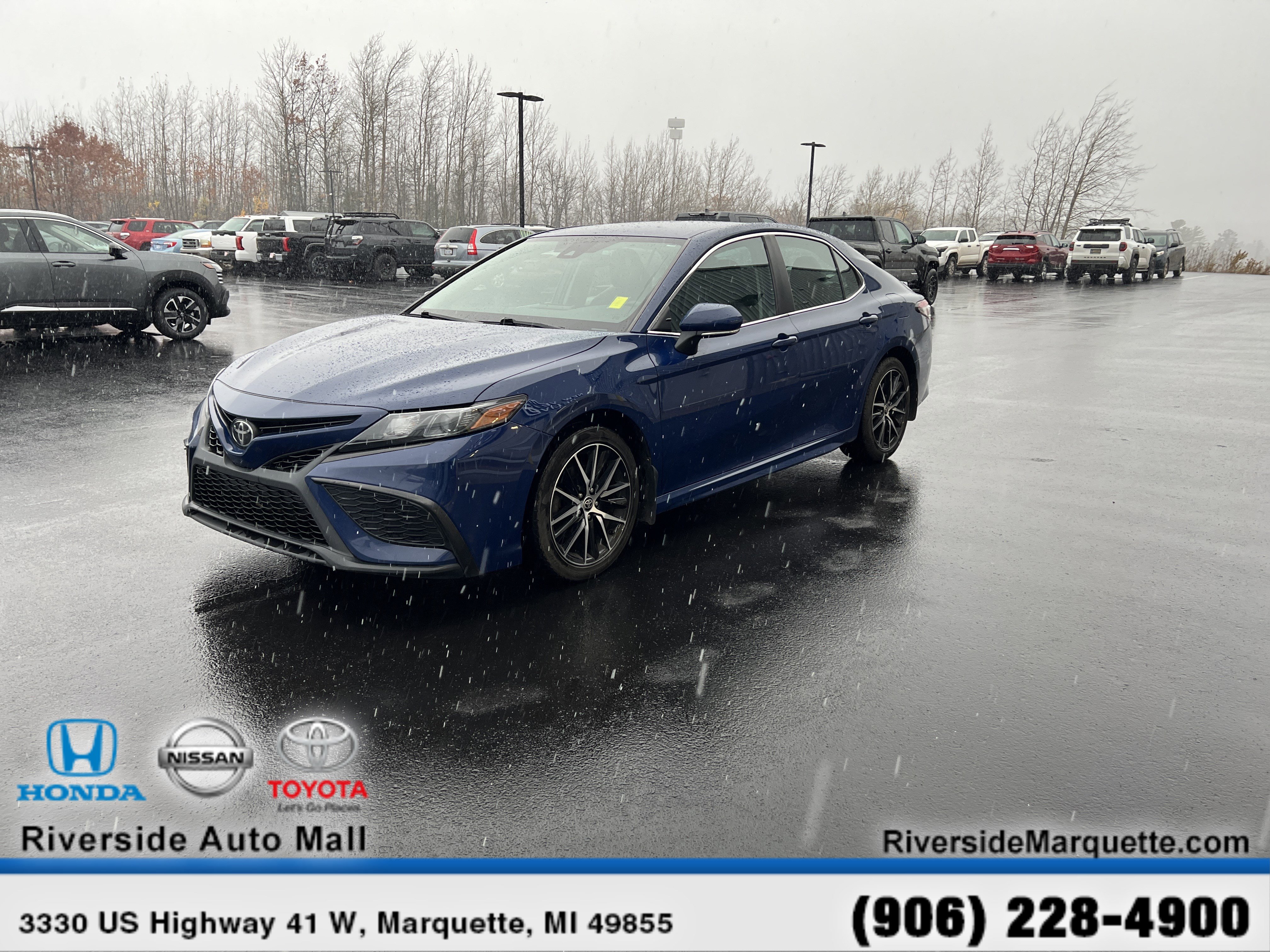 Used 2023 Toyota Camry SE image 3