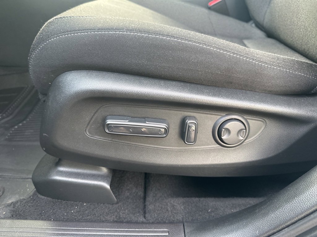 Used 2025 Honda CR-V EX image 12