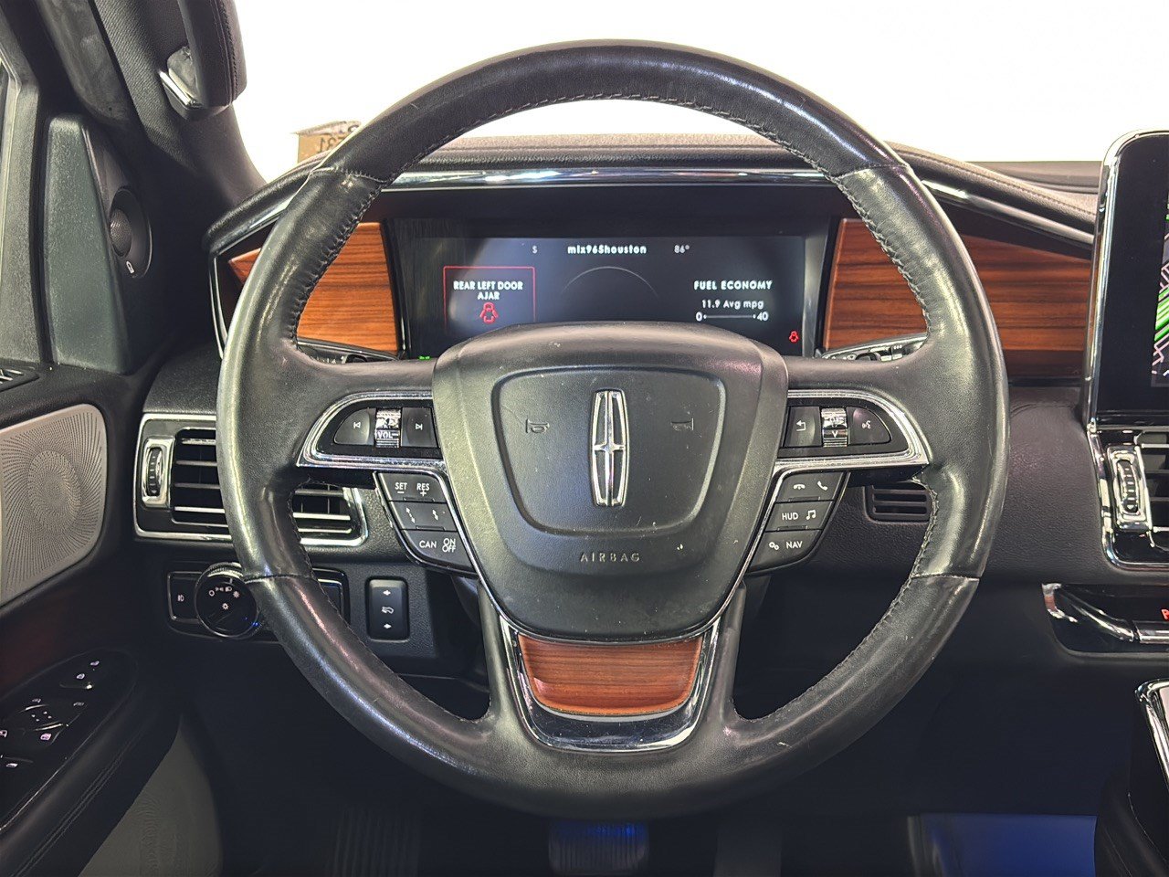 Used 2020 Lincoln Navigator Reserve w/ Equipment Group 208A Reserve RWD image 10
