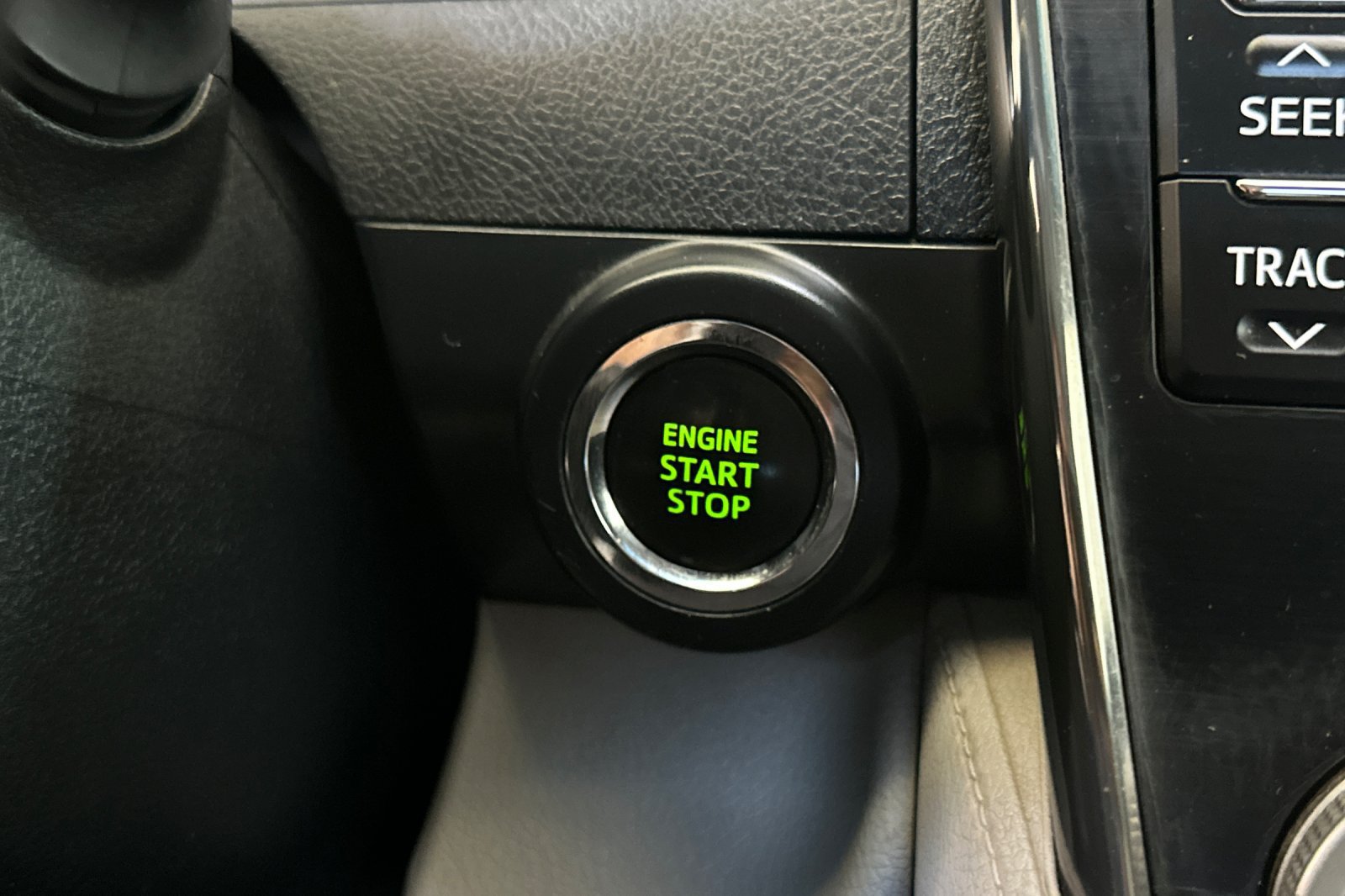 Used 2014 Toyota Camry XLE w/ Leather Package FWD image 23