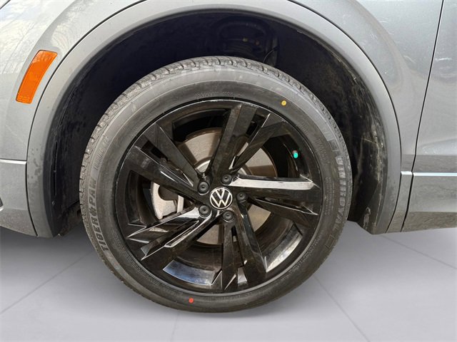 Used 2023 Volkswagen Tiguan SE R-Line image 9