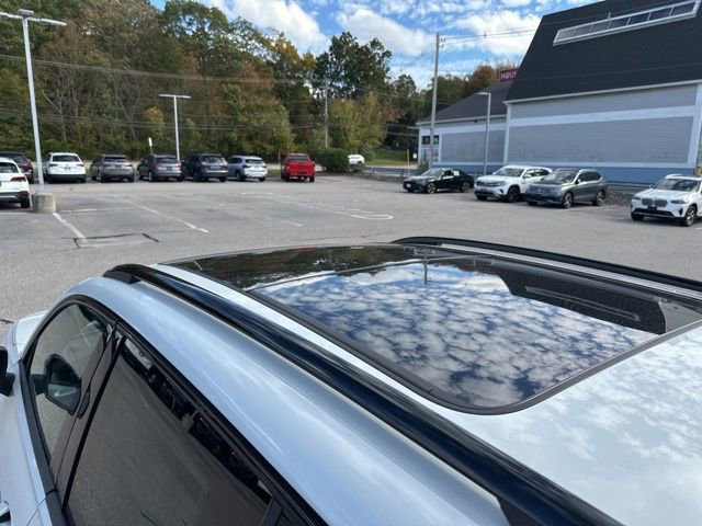 New 2025 Volkswagen Tiguan SE R-Line image 10