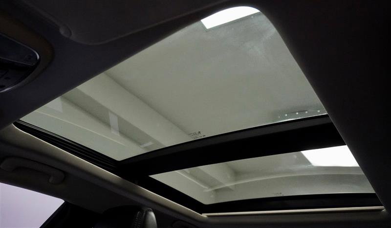 Used 2016 Chrysler 300 Limited w/ Driver Convenience Group image 30