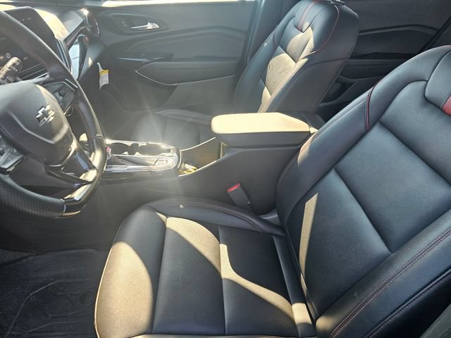 Used 2025 Chevrolet Trax RS w/ Sunroof Package FWD image 16