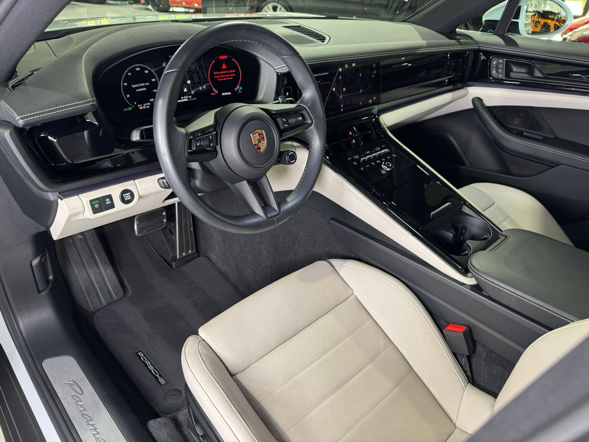 Used 2025 Porsche Panamera image 9