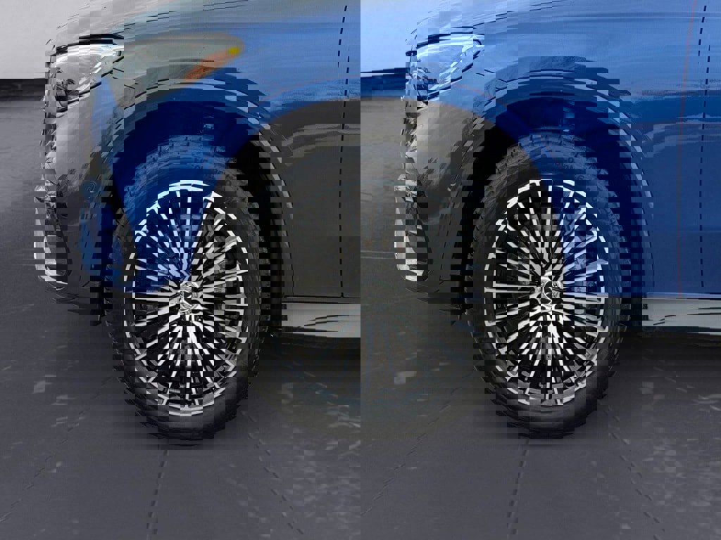 Used 2025 Mercedes-Benz GLC 350e 4MATIC image 14