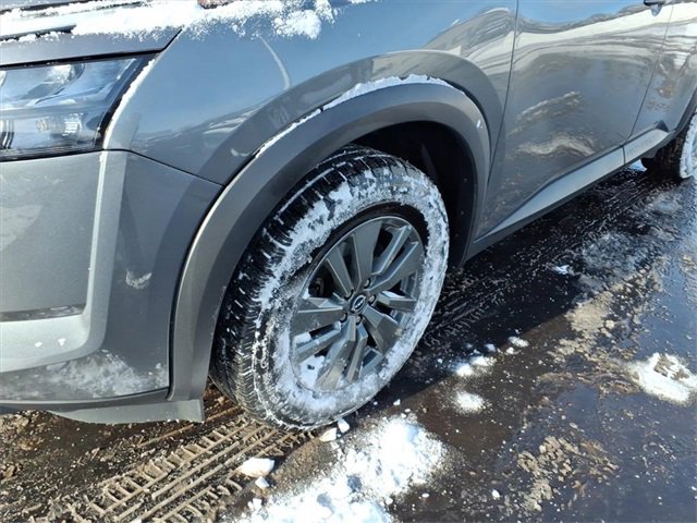 Used 2024 Nissan Pathfinder SV image 4