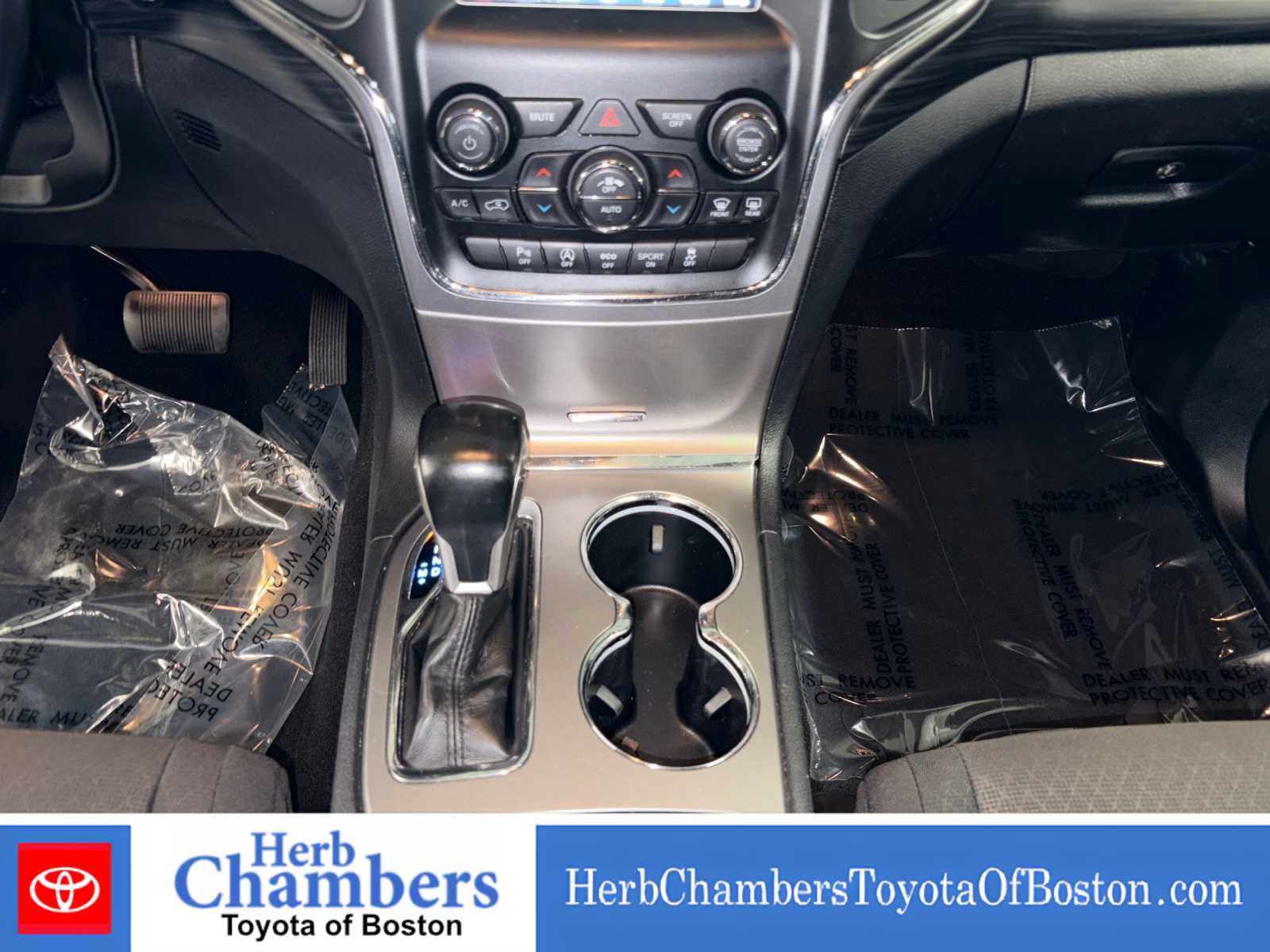 Used 2020 Jeep Grand Cherokee Laredo AWD/4WD image 17