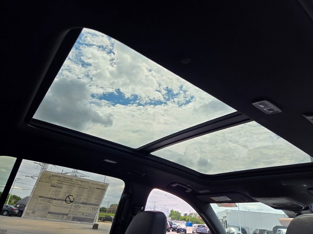 New 2026 Chevrolet Traverse High Country w/ LPO, Floor Liner Package image 10