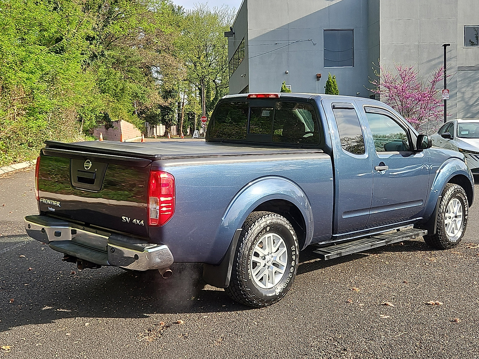 Certified 2017 Nissan Frontier SV w/ SV Value Truck Package AWD/4WD image 5