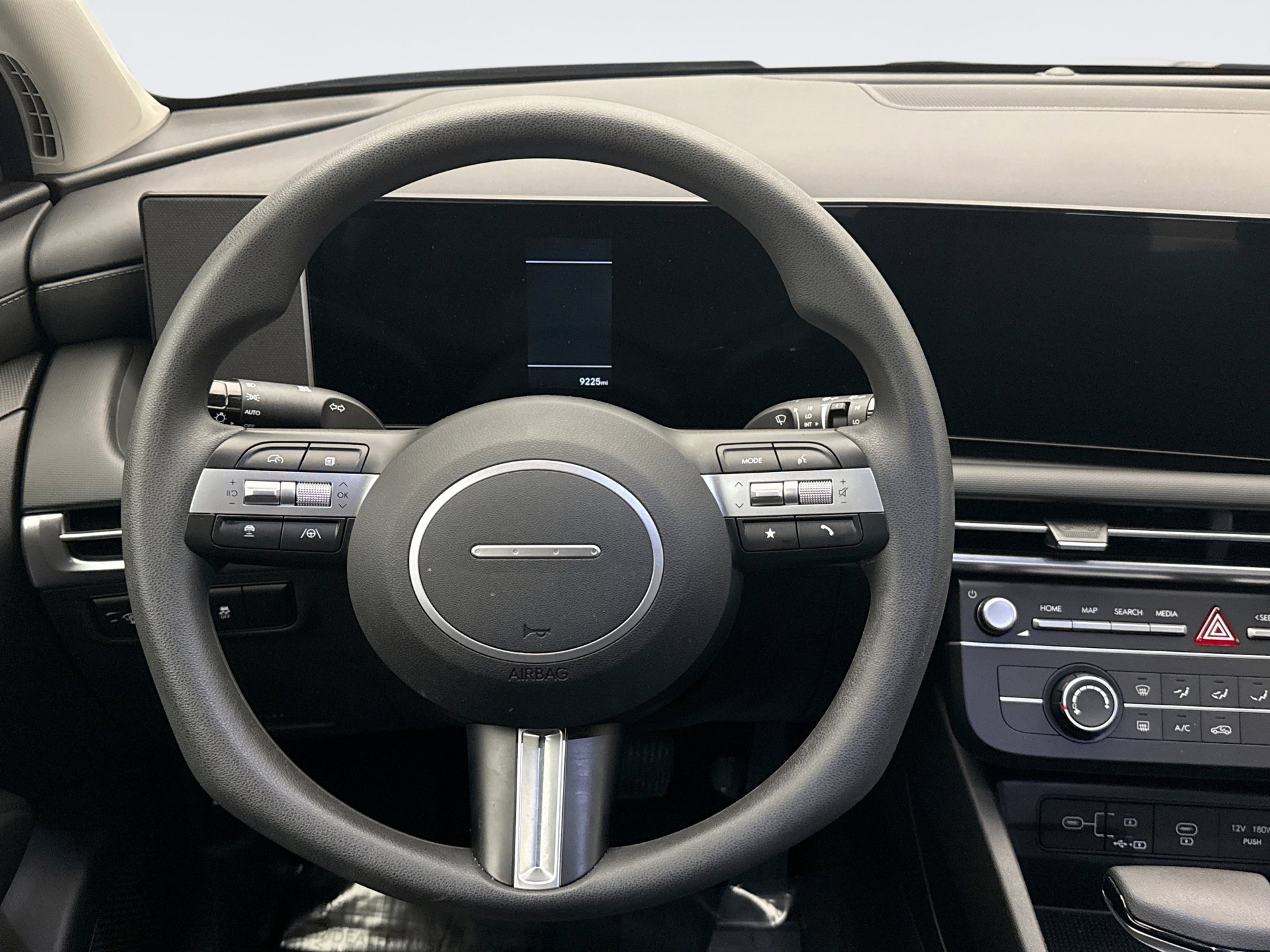 Used 2025 Hyundai Tucson SE image 12