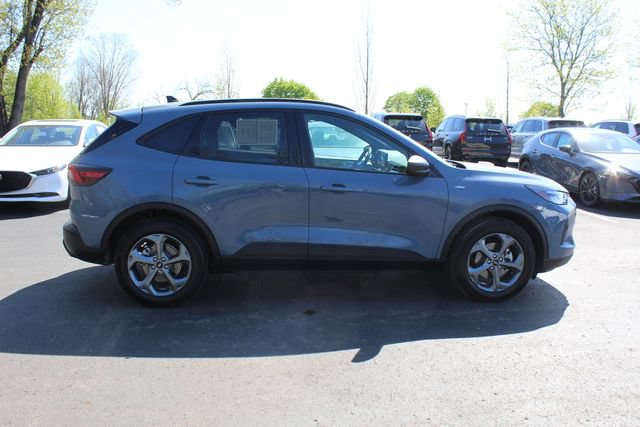 Used 2025 Ford Escape ST-Line w/ Tech Pack #1 AWD/4WD image 2