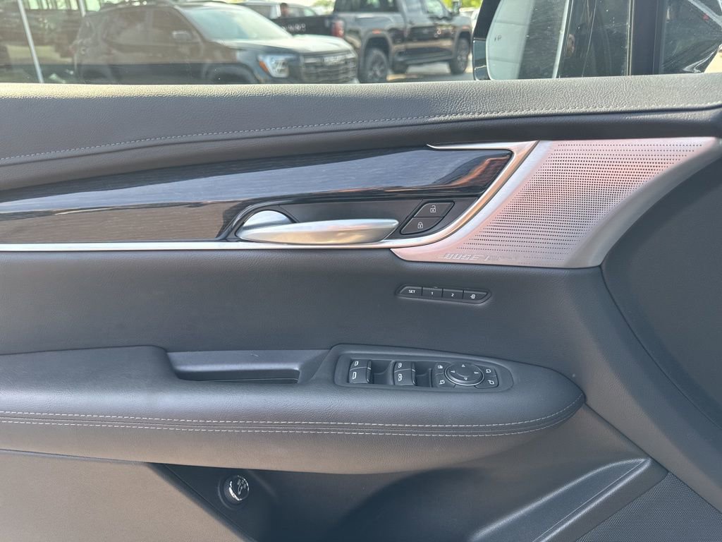Used 2025 Cadillac XT5 Premium Luxury image 11