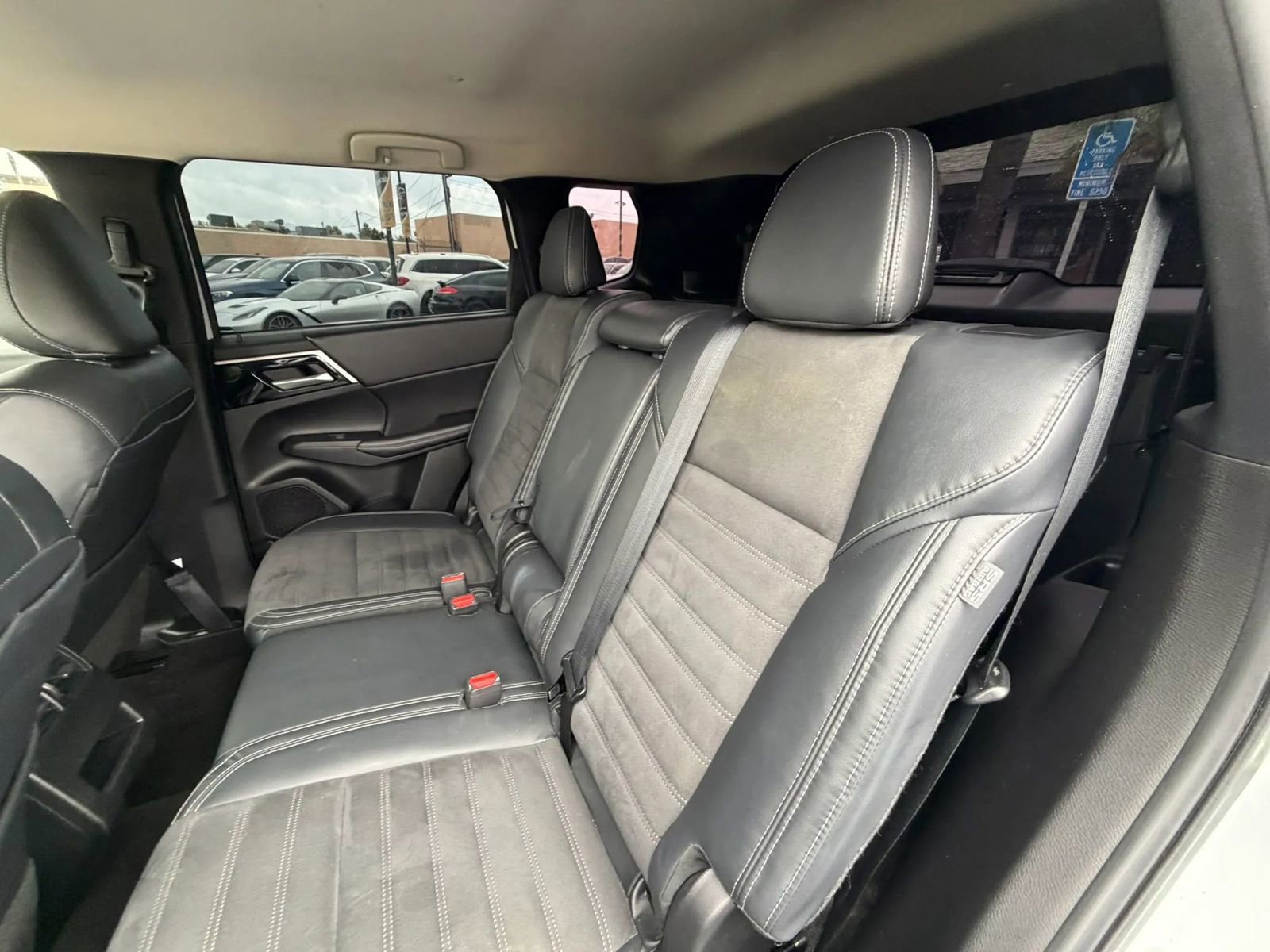 Used 2023 Mitsubishi Outlander ES image 27