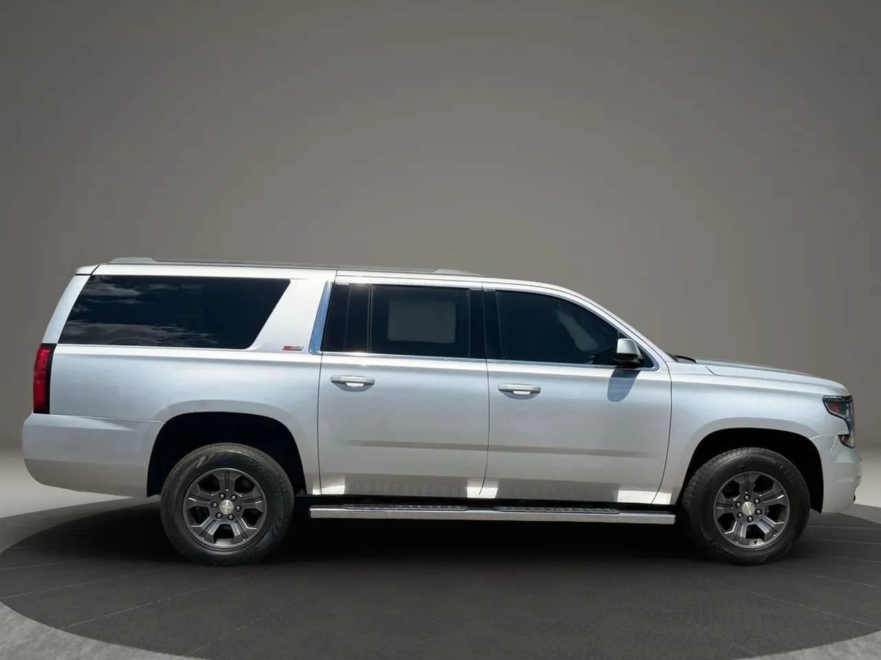 Used 2016 Chevrolet Suburban LT AWD/4WD image 7