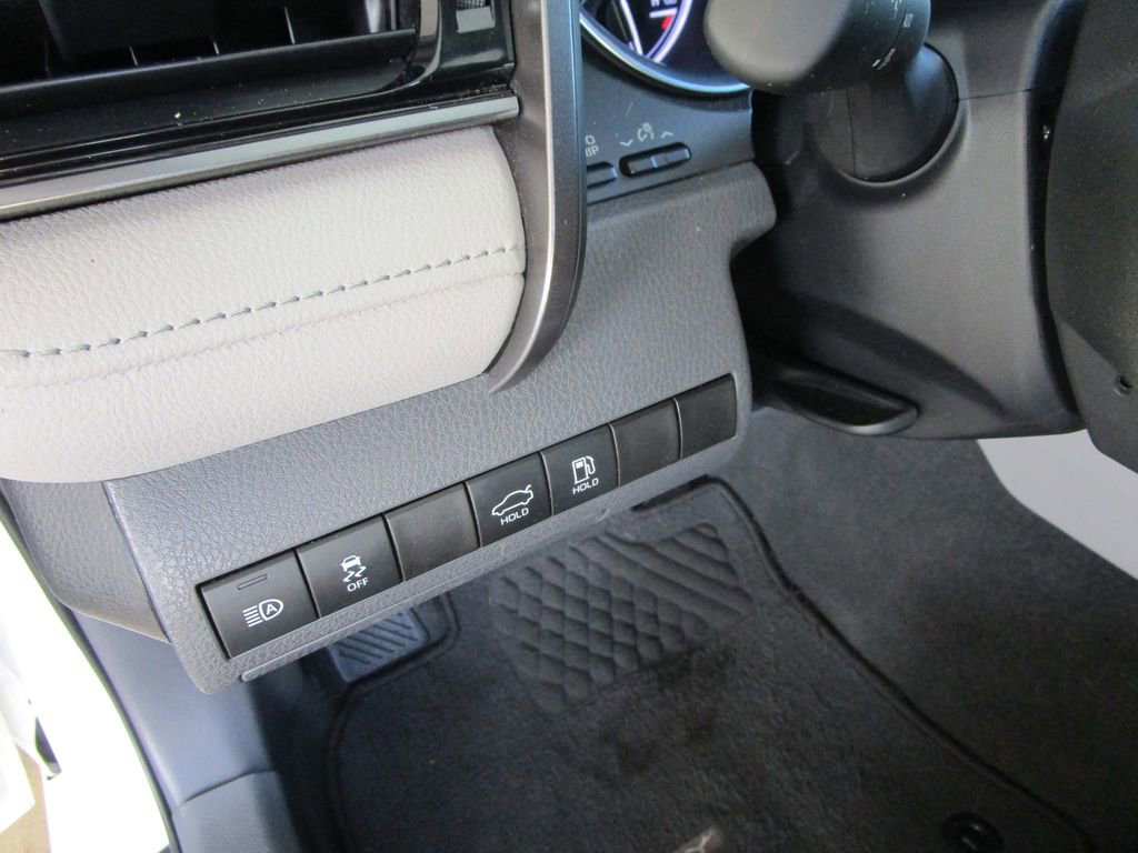 Used 2020 Toyota Camry LE image 20