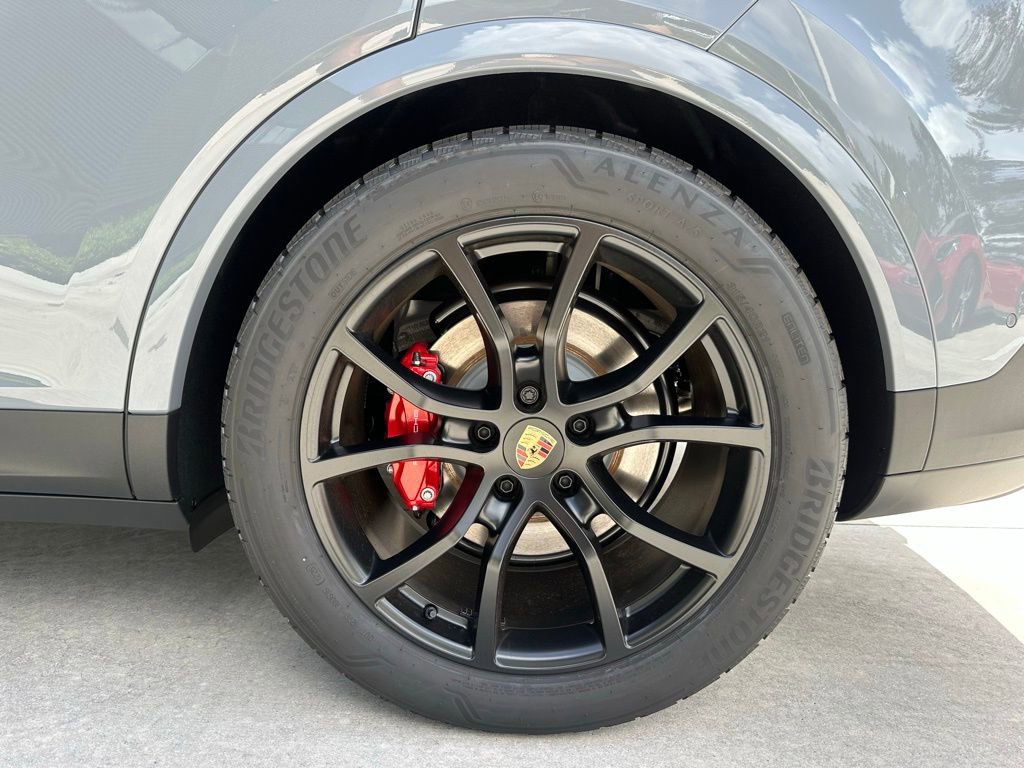 Certified 2025 Porsche Cayenne S AWD/4WD image 41