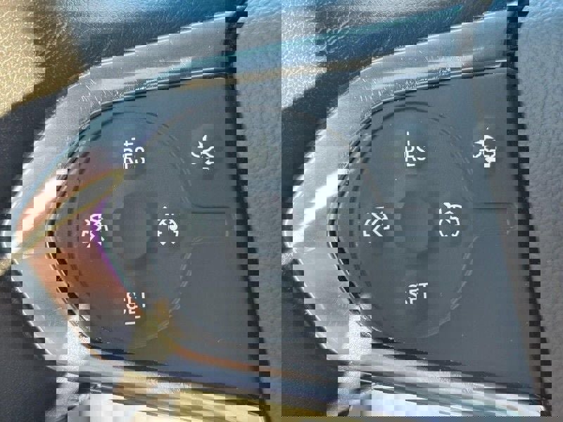 Used 2022 Chevrolet Traverse LT image 18