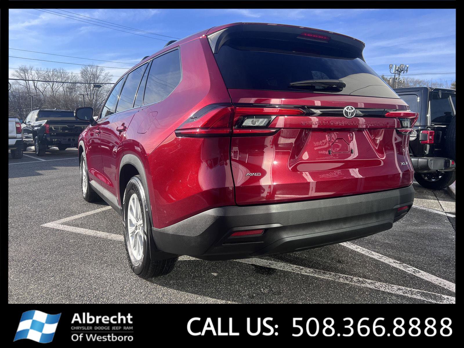 Used 2024 Toyota Grand Highlander XLE image 3