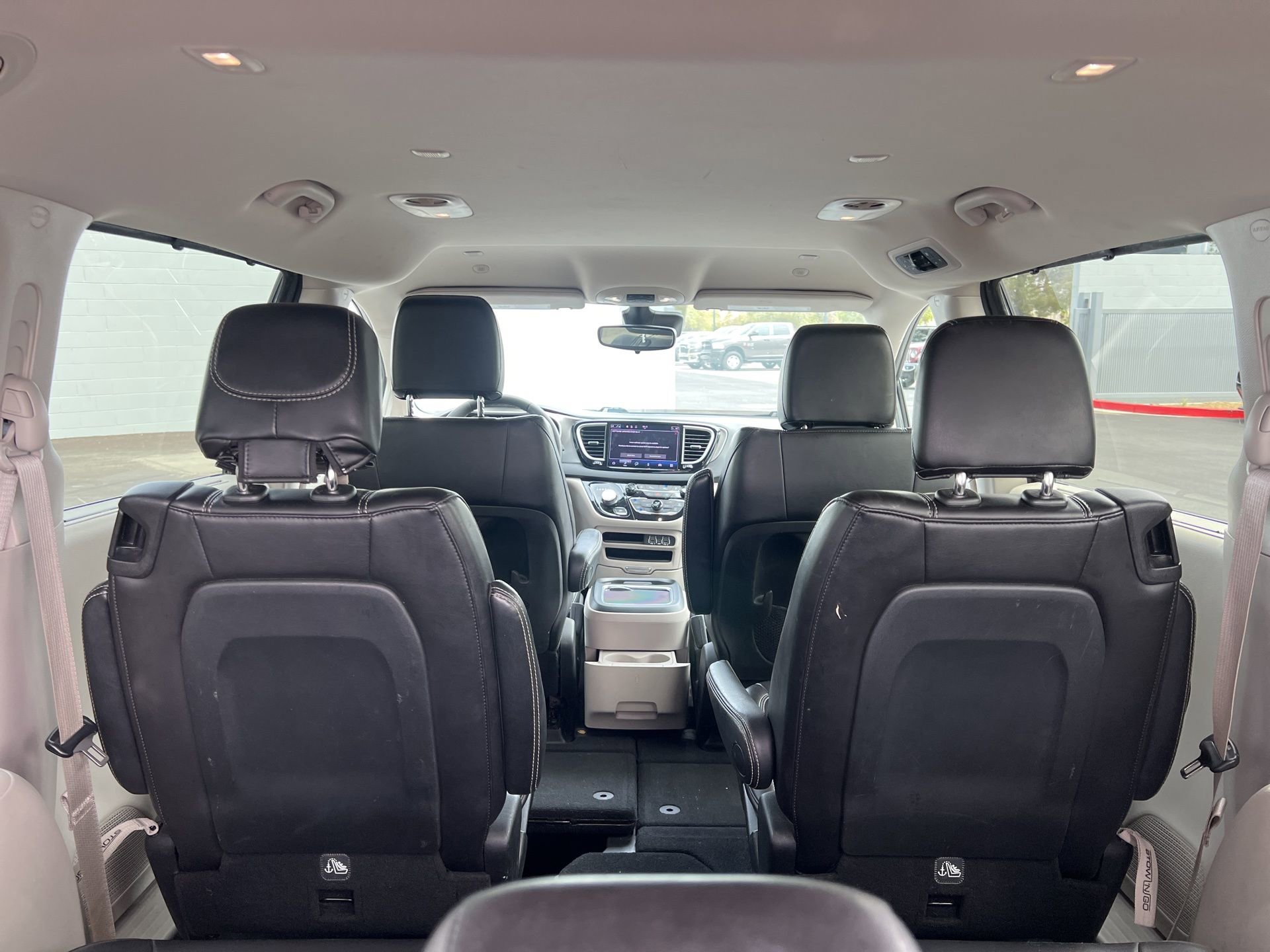 Used 2023 Chrysler Pacifica Touring-L FWD image 16