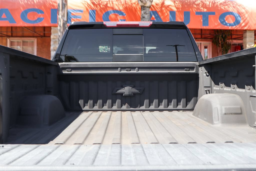 Used 2019 Chevrolet Silverado 1500 LTZ w/ LTZ Premium Package RWD image 8