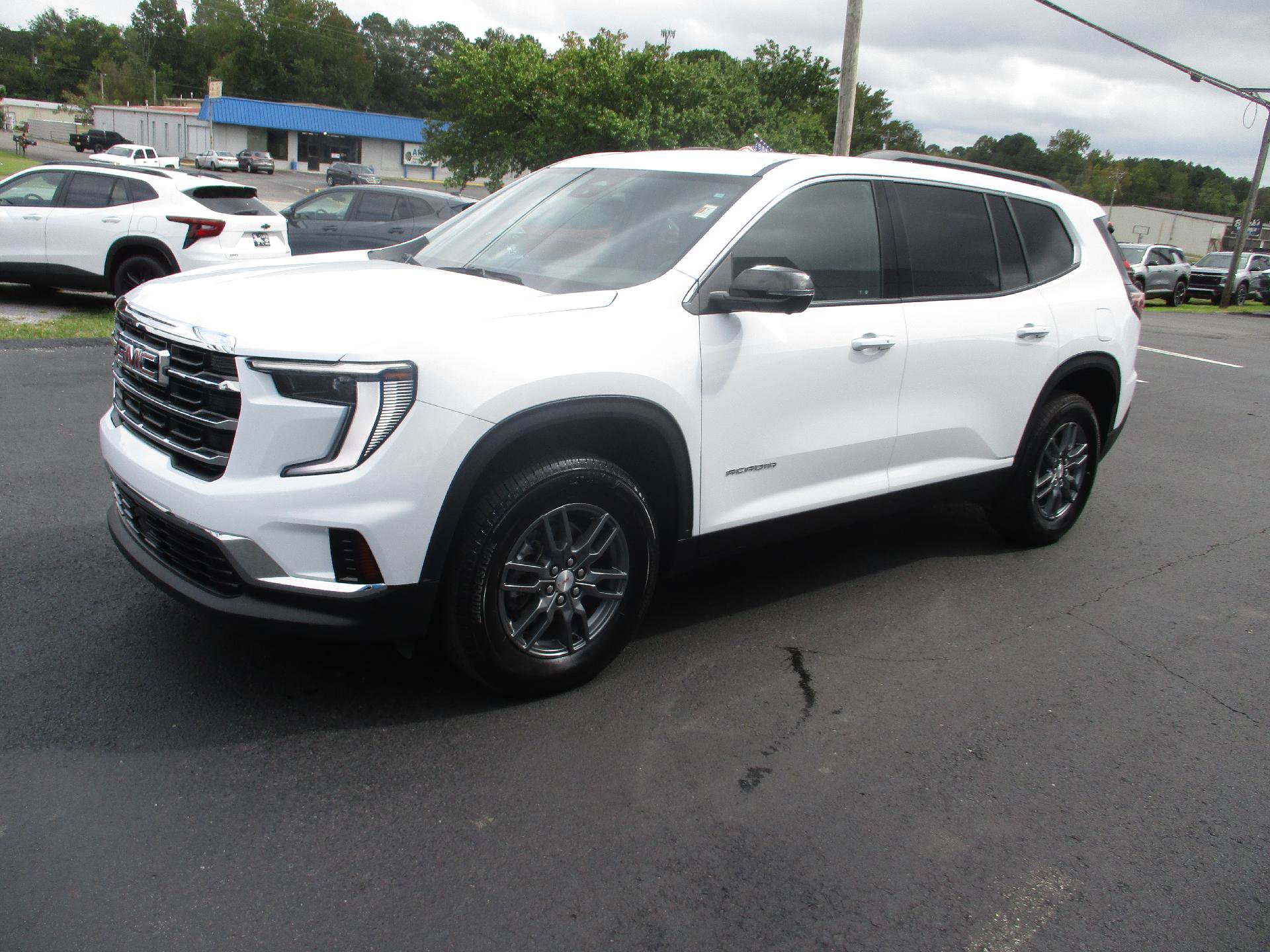 Used 2025 GMC Acadia Elevation FWD image 8