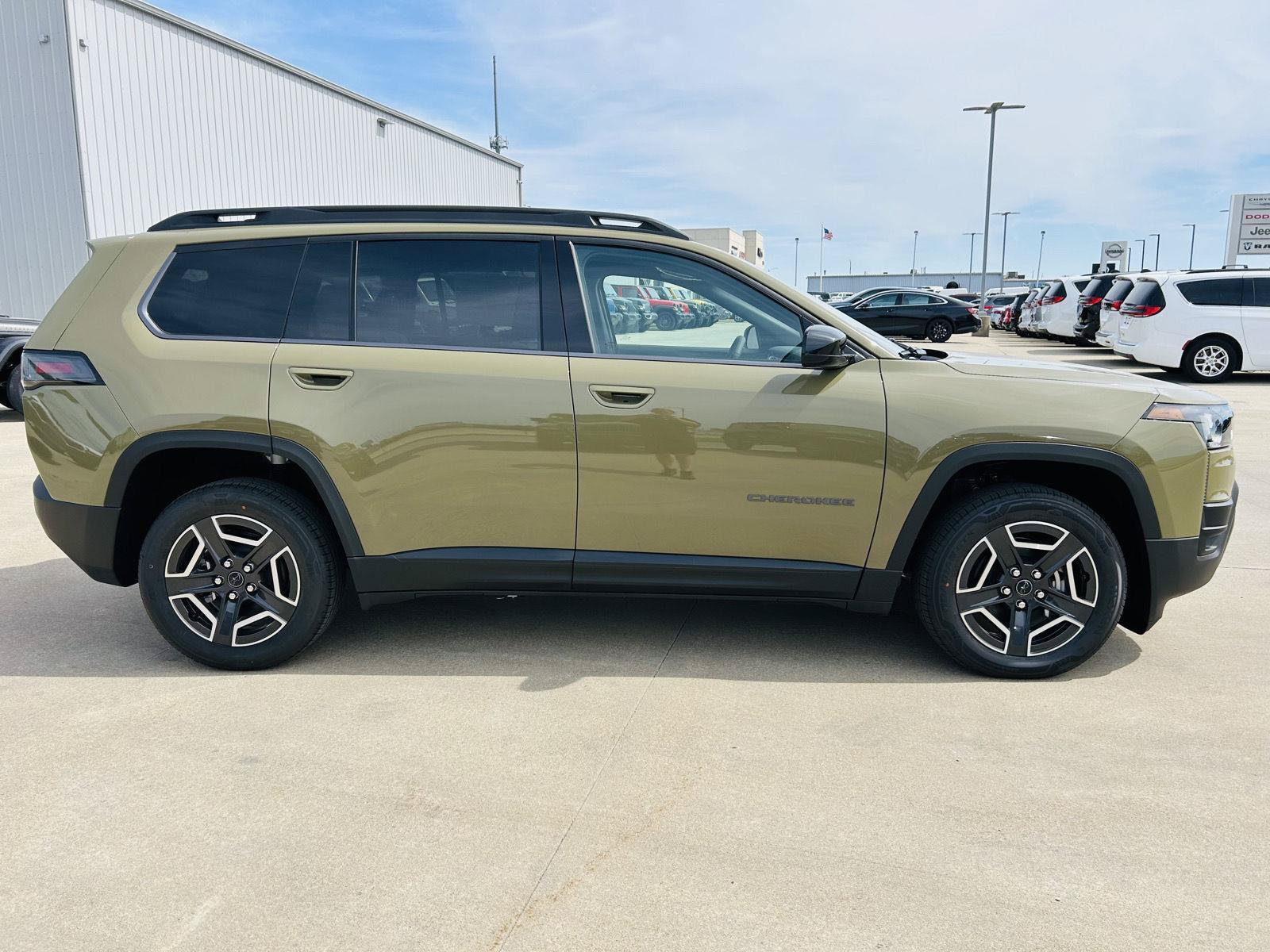 New 2026 Jeep Cherokee Laredo AWD/4WD image 38
