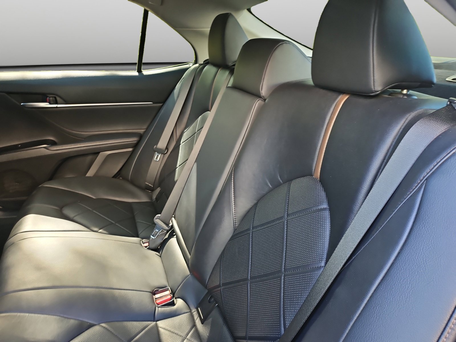 Used 2018 Toyota Camry XLE FWD image 40