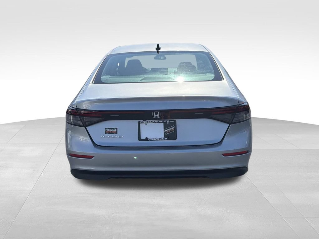 Used 2025 Honda Accord SE image 4