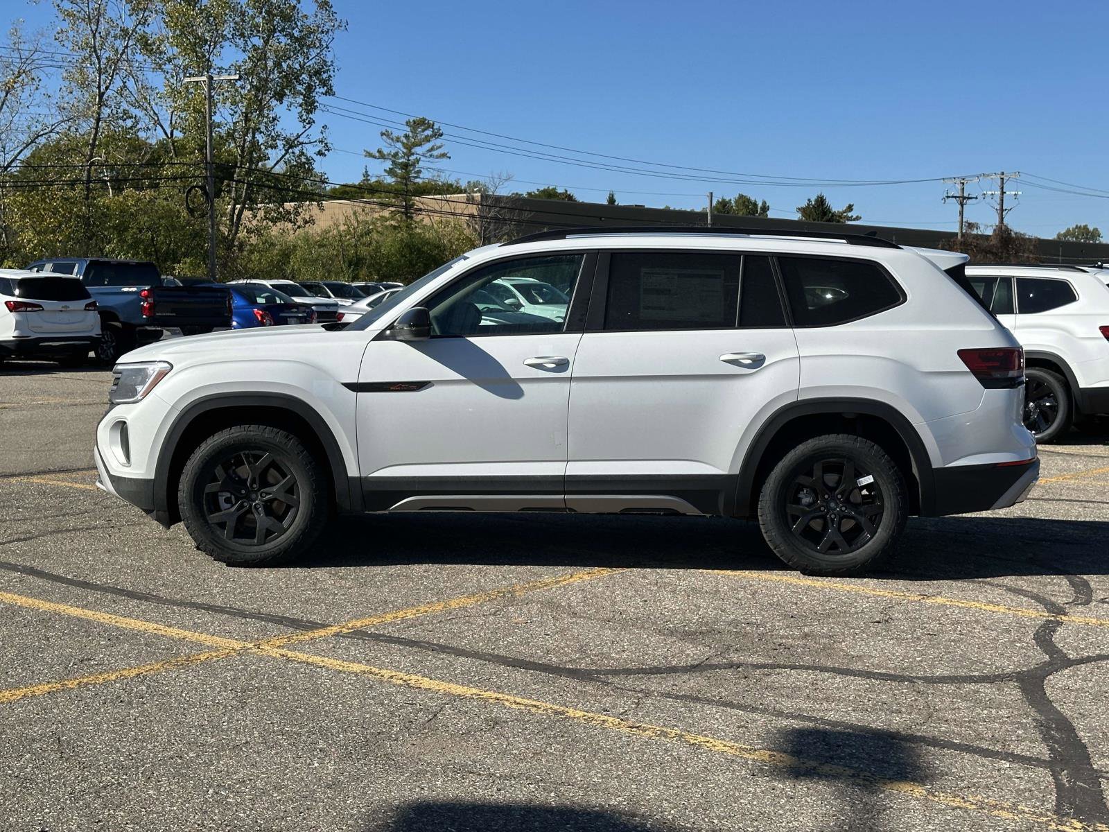 New 2026 Volkswagen Atlas Peak Edition image 2