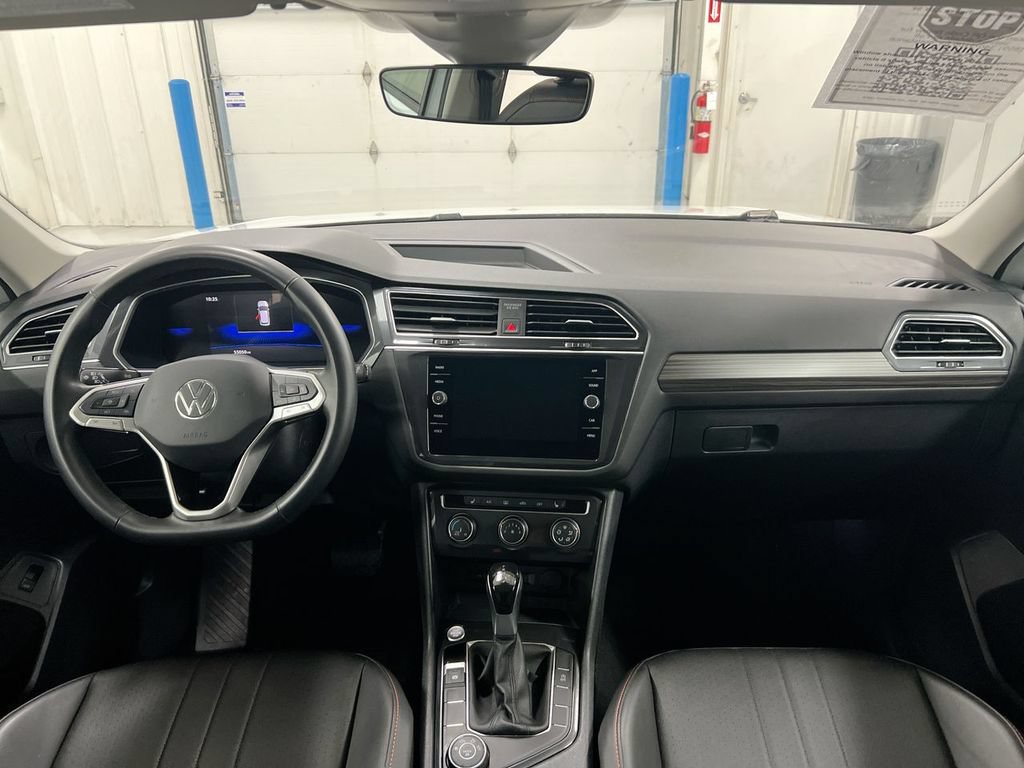 Used 2024 Volkswagen Tiguan SE AWD/4WD image 10