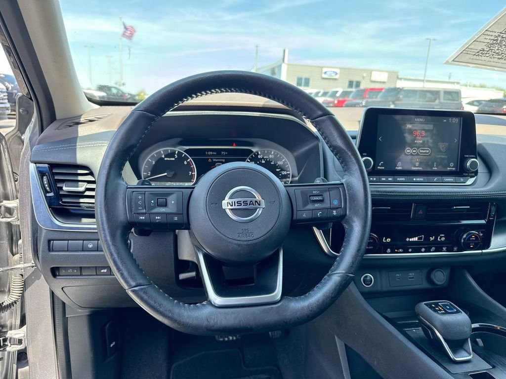 Used 2021 Nissan Rogue SV w/ Premium Package FWD image 11