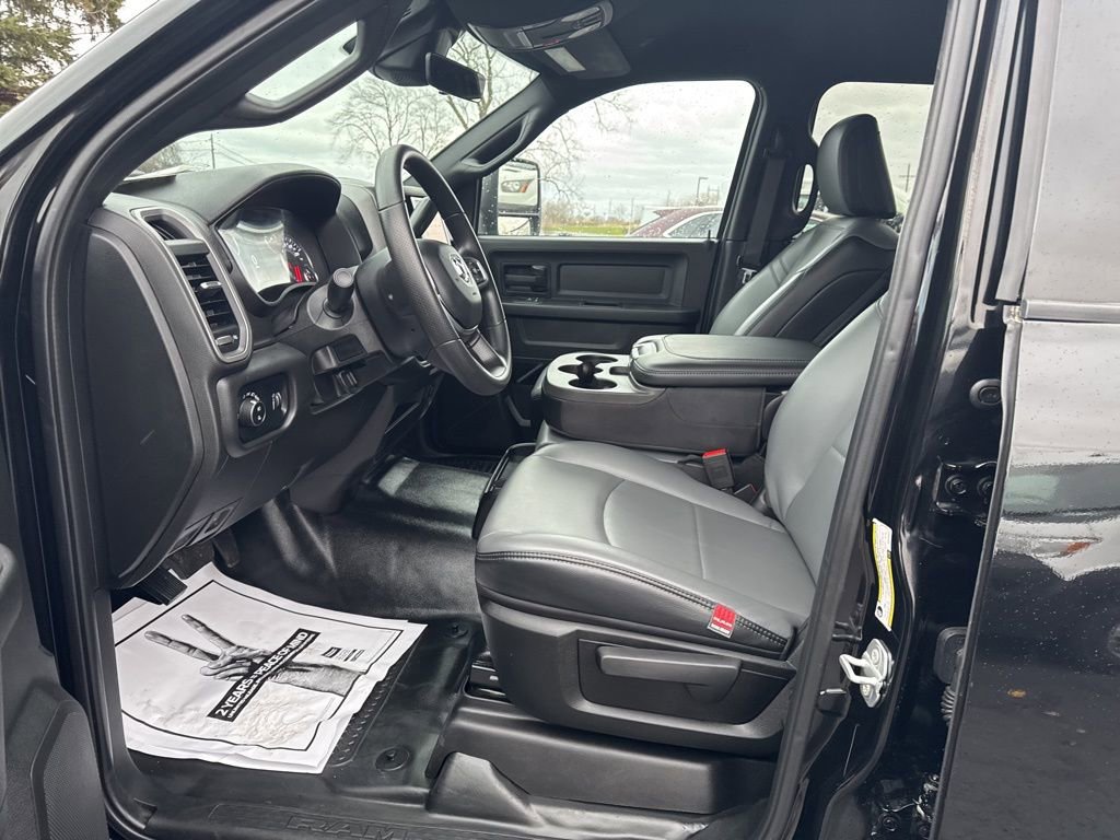 Used 2025 RAM 2500 Tradesman w/ Chrome Appearance Group image 3