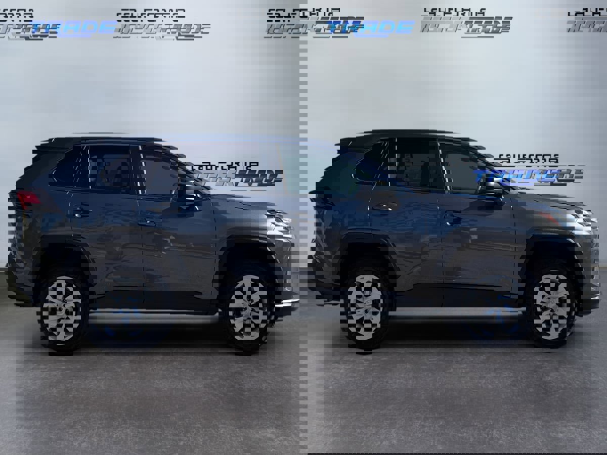 Used 2023 Toyota RAV4 LE image 4