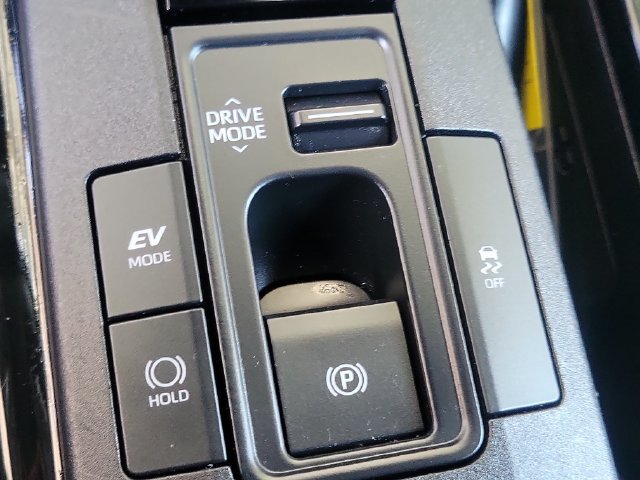 Used 2025 Toyota Prius FWD image 17
