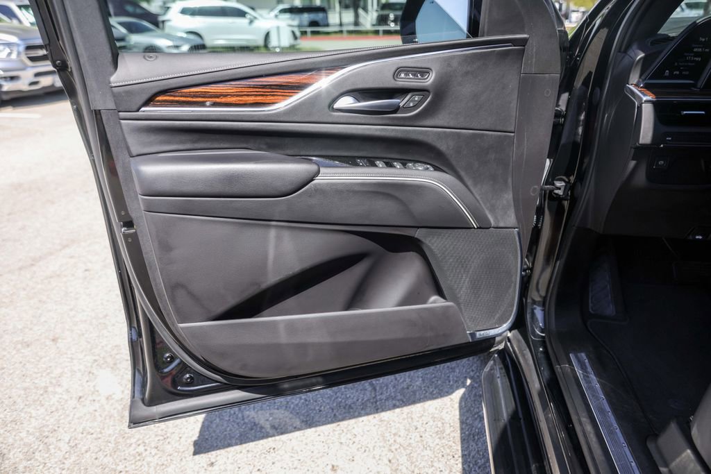 Used 2023 Cadillac Escalade Premium Luxury image 25